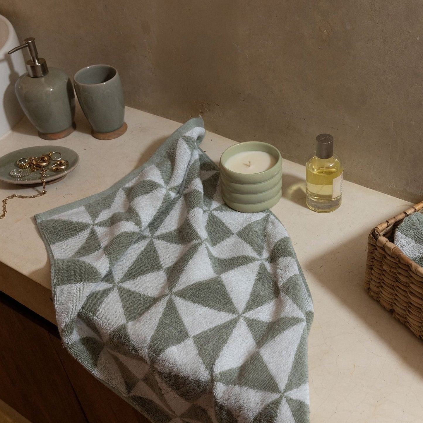 Umbra Australian Cotton Towel Collection – 600 GSM | Italic